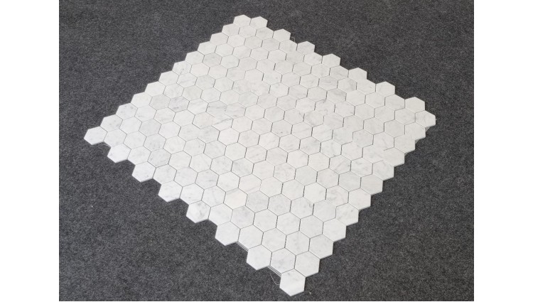 MOZAIKA BIANCO CARRARA HEXAGON MATOWA DOSTĘPNA OD RĘKI